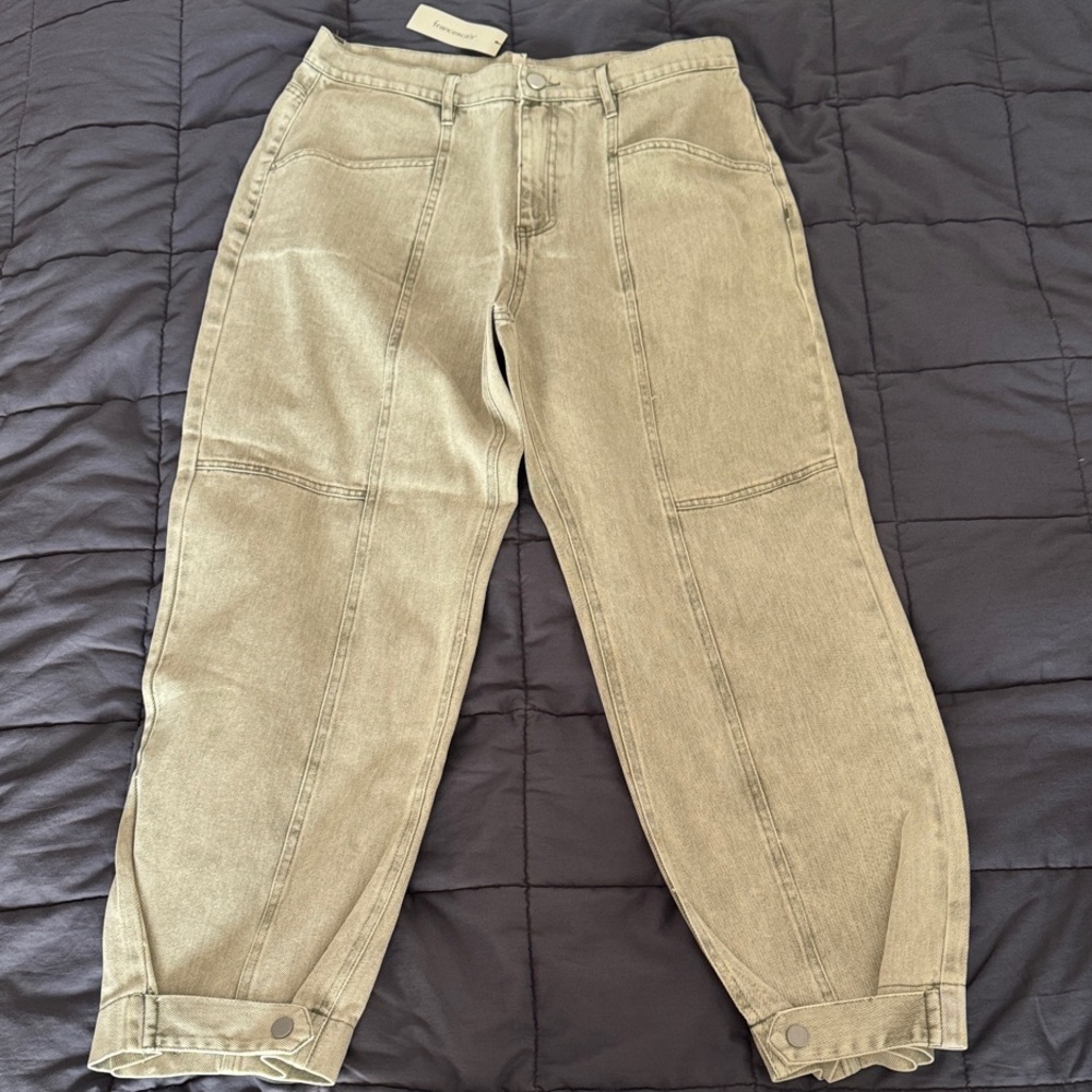 Francesca's Collections Beige Straight Leg Jeans